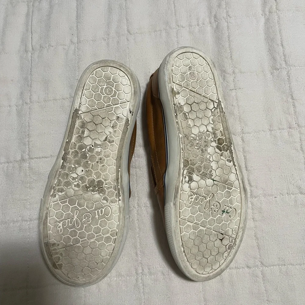 Cat & Jack brown shoe size 3